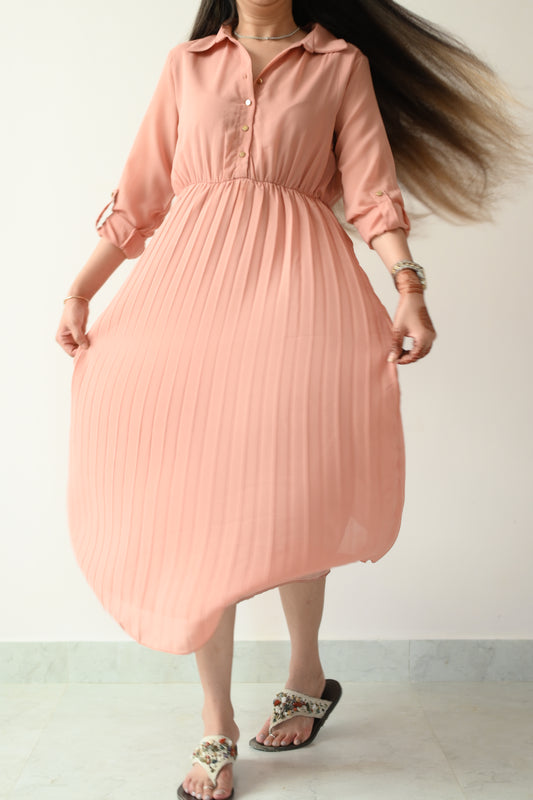 Solid pleated dress peach