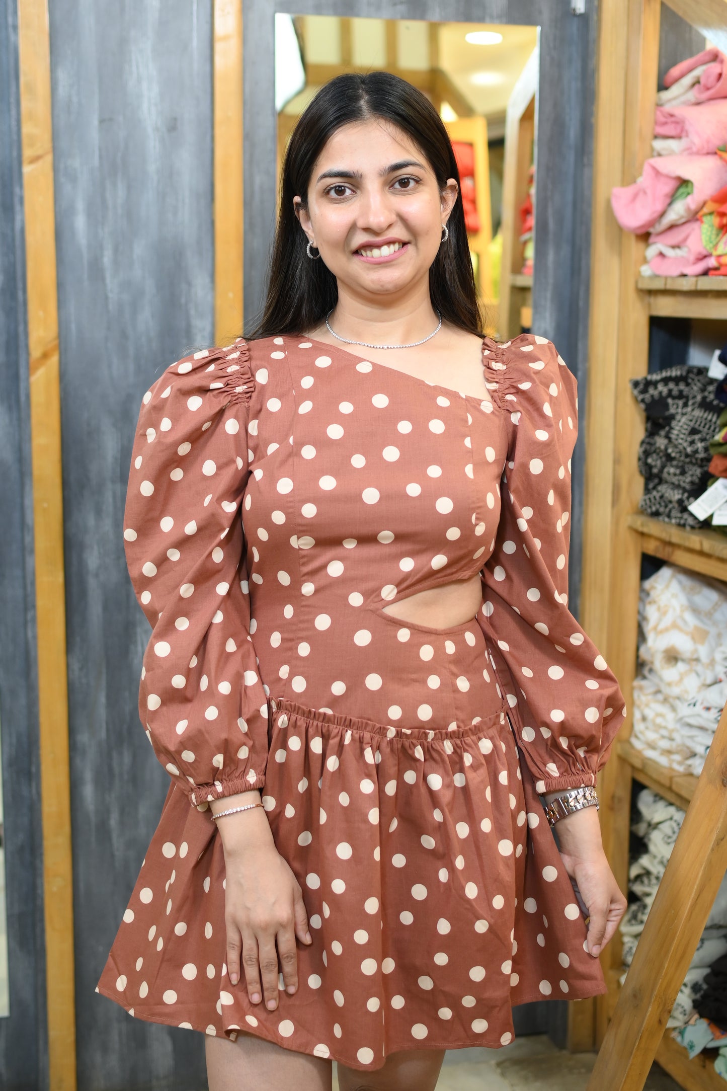 Waist cut polka dress-brown