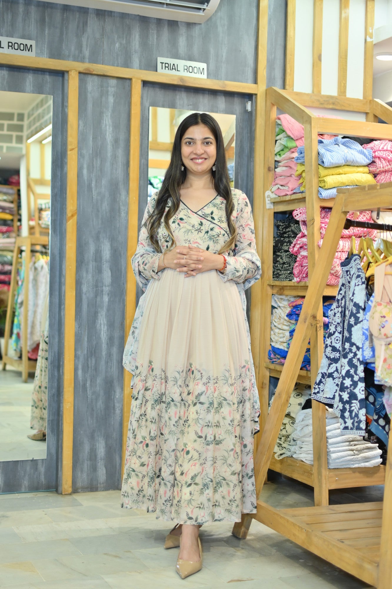 Anarkali suit beige - Yáshicá